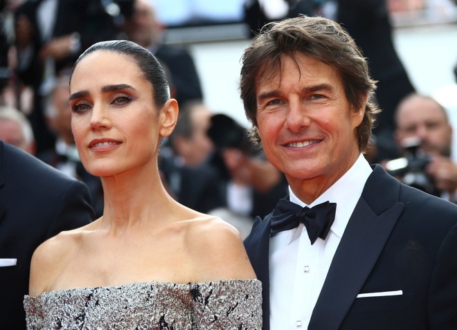 Thảm đỏ LHP Cannes: Tom Cruise dẫn đầu đoàn siêu sao, Elle Fanning đẹp tựa thiên thần bên Hoa hậu đẹp nhất mọi thời đại - Ảnh 3.