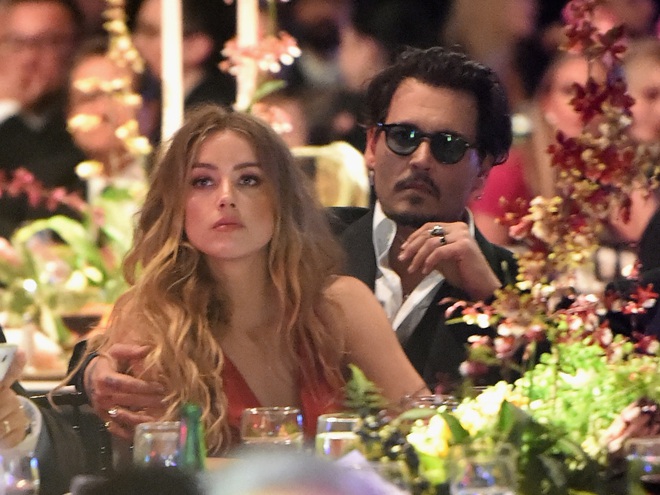 Johnny Depp thú nhận dùng ngón tay bị thương tố Amber Heard ngoại tình: Kẻ thứ 3 là bạn diễn U70 từng yêu điên cuồng Angelina Jolie? - Ảnh 4.