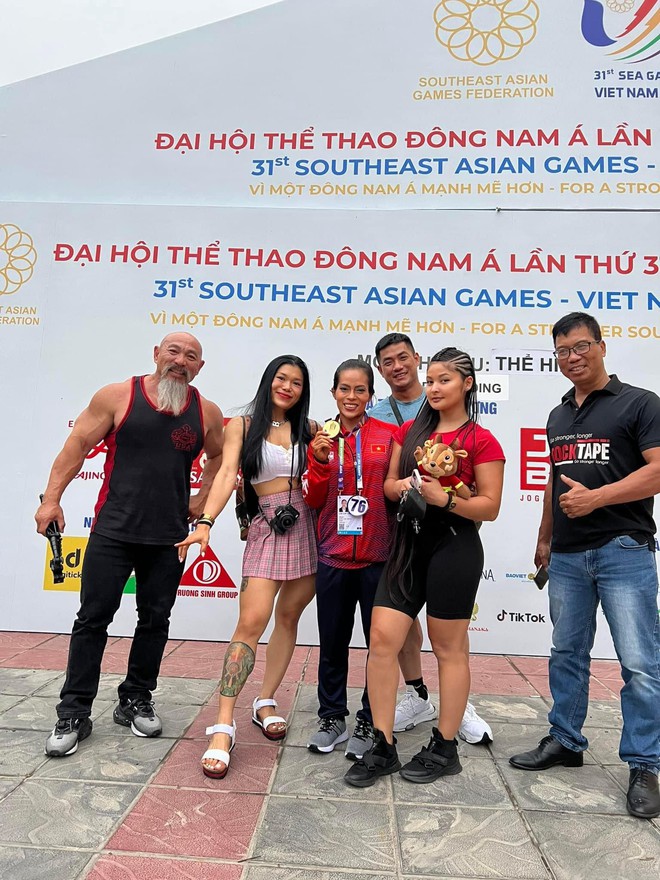Lực sĩ Đinh Kim Loan: Cô gái quê nghèo vượt định kiến theo đuổi thể hình, 2 lần vô địch thế giới nhưng mất 16 năm mới có HCV SEA Games đầu tiên - Ảnh 3.