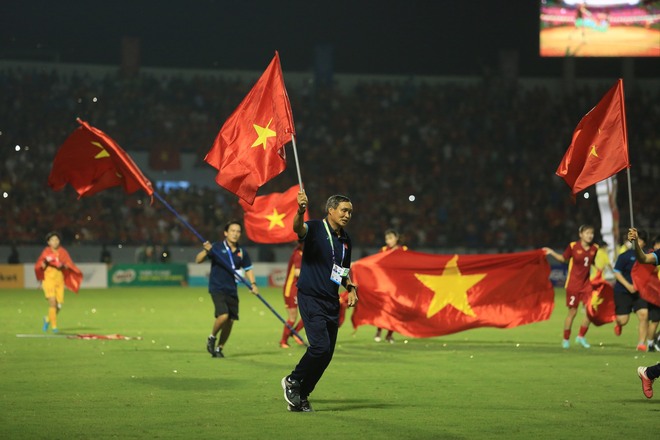Nghẹt thở đánh bại Thái Lan, tuyển nữ Việt Nam giành HCV bóng đá nữ SEA Games 31 - Ảnh 6.