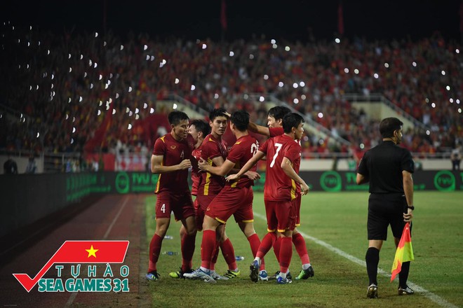 Những khoảnh khắc đầy cảm xúc trong trận chung kết U23 Việt Nam - U23 Thái Lan: Món quà tri ân vô giá tới người hâm mộ và HLV Park Hang-seo - Ảnh 10.