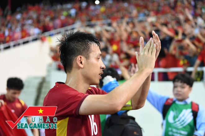 Những khoảnh khắc đầy cảm xúc trong trận chung kết U23 Việt Nam - U23 Thái Lan: Món quà tri ân vô giá tới người hâm mộ và HLV Park Hang-seo - Ảnh 8.