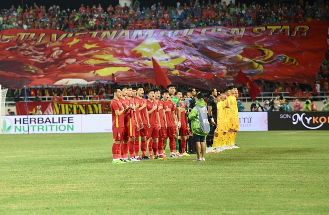 Nhâm Mạnh Dũng hét to đầy phấn khích, Phan Tuấn Tài mắt đỏ hoe tạo nên loạt khoảnh khắc ấn tượng của U23 Việt Nam tại SEA Games 31  - Ảnh 1.
