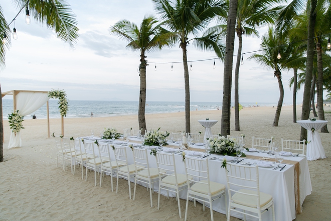Đám cưới ở biển của Phương Trinh Jolie và Lý Bình, cô dâu diện váy siêu gợi cảm  - Ảnh 3.