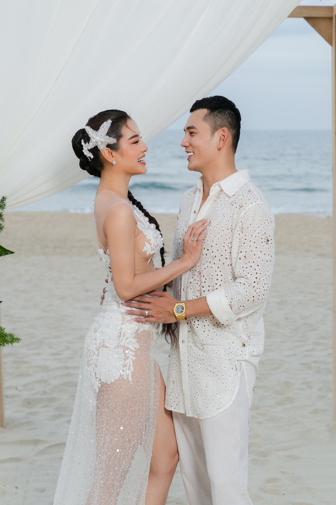 Đám cưới ở biển của Phương Trinh Jolie và Lý Bình, cô dâu diện váy siêu gợi cảm  - Ảnh 4.