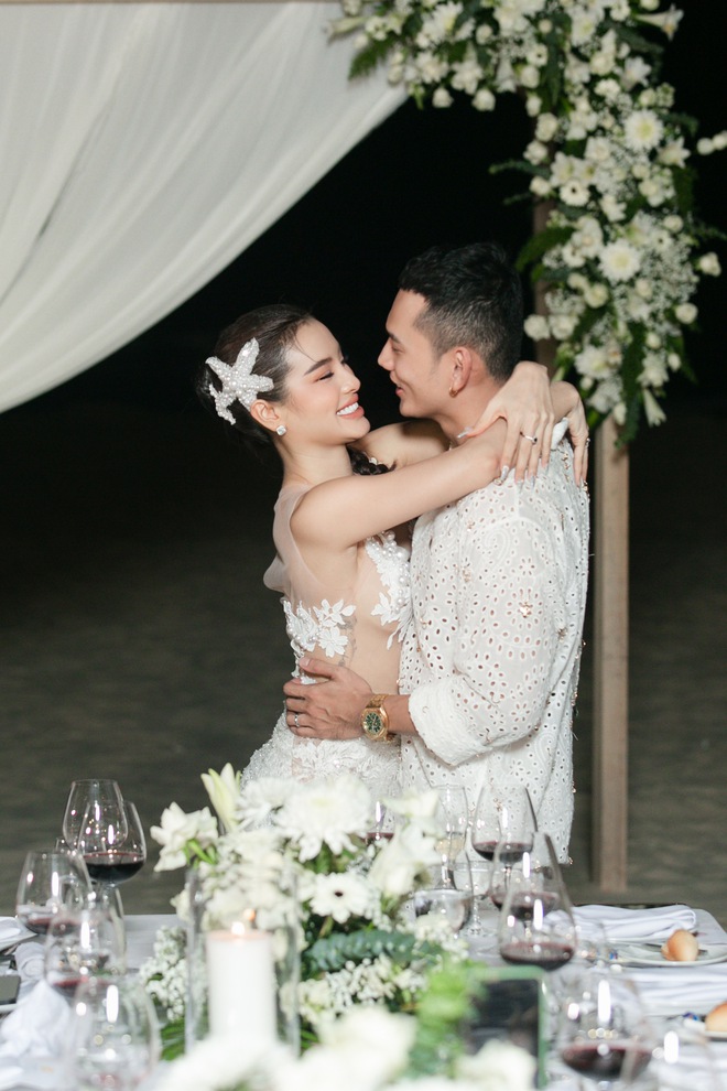 Đám cưới ở biển của Phương Trinh Jolie và Lý Bình, cô dâu diện váy siêu gợi cảm  - Ảnh 10.