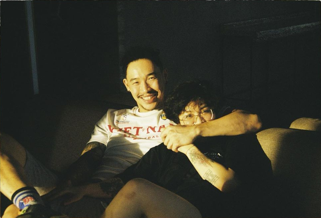 Hot boy bóng rổ Tâm Đinh: Cao 1m92, trên sân thi đấu quyết liệt - ngoài đời hạ gục fan vì lãng tử - Ảnh 5. Hot boy bóng rổ Tâm Đinh: Cao 1m92, trên sân thi đấu quyết liệt - ngoài đời hạ gục fan vì lãng tử - Ảnh 5.