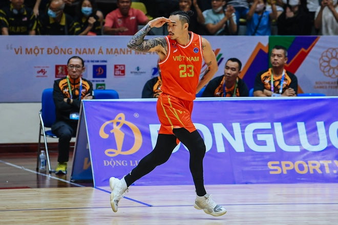 Hot boy bóng rổ Tâm Đinh: Cao 1m92, trên sân thi đấu quyết liệt - ngoài đời hạ gục fan vì lãng tử - Ảnh 1. Hot boy bóng rổ Tâm Đinh: Cao 1m92, trên sân thi đấu quyết liệt - ngoài đời hạ gục fan vì lãng tử - Ảnh 1.