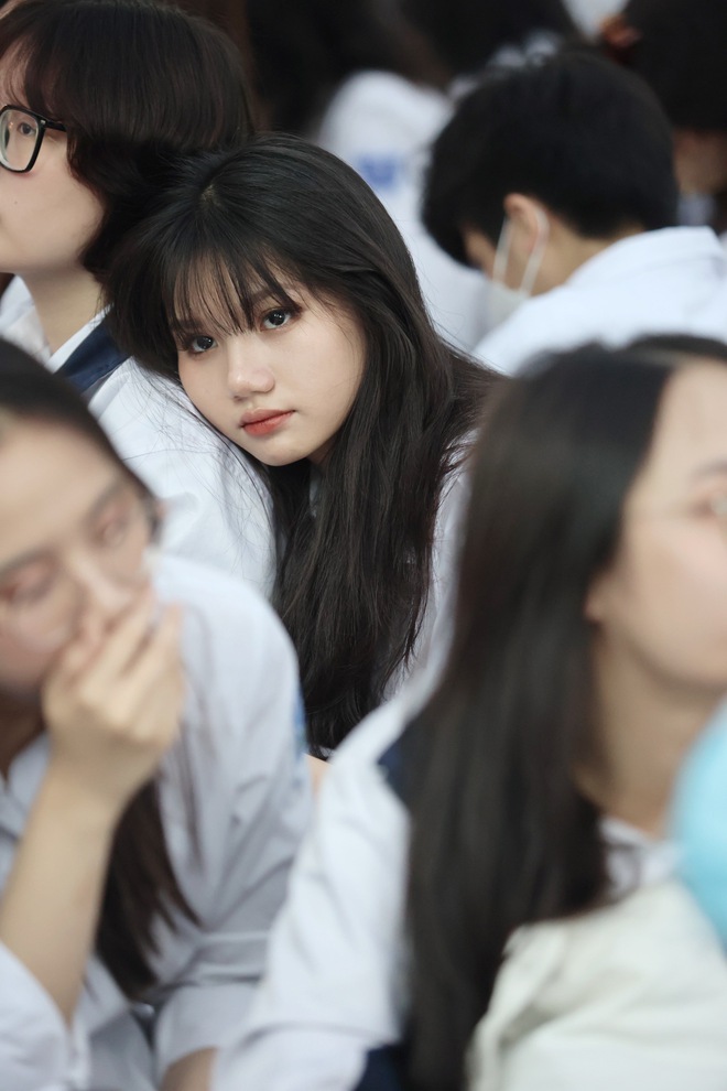 Nữ sinh Phan Đình Phùng xinh xỉu trong lễ bế giảng năm học, không hổ là ngôi trường của Hoa hậu và hot girl - Ảnh 5.