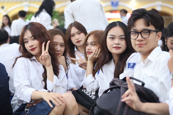 Nữ sinh Phan Đình Phùng xinh xỉu trong lễ bế giảng năm học, không hổ là ngôi trường của Hoa hậu và hot girl - Ảnh 10.