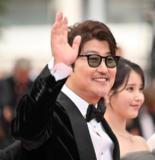 Dàn sao Hàn hạng A đổ bộ Cannes 2022: IU đẹp như tiên tử át cả sao Itaewon Class, Kang Dong Won chân dài choáng ngợp - Ảnh 17.