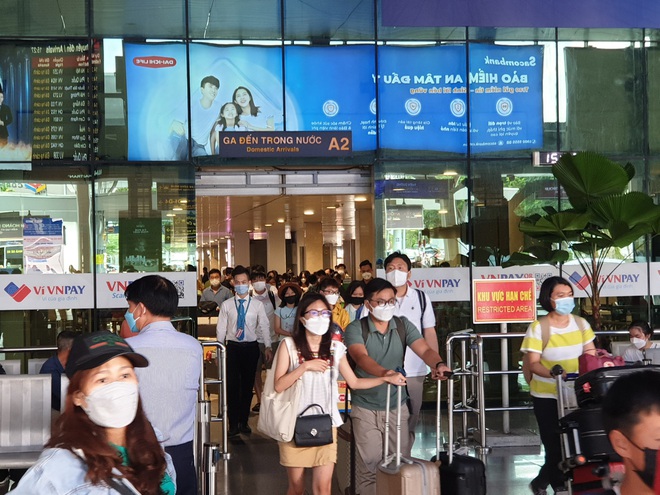 7 chuyến bay đến Tân Sơn Nhất phải hạ cánh sân bay khác do mưa lớn - Ảnh 2.