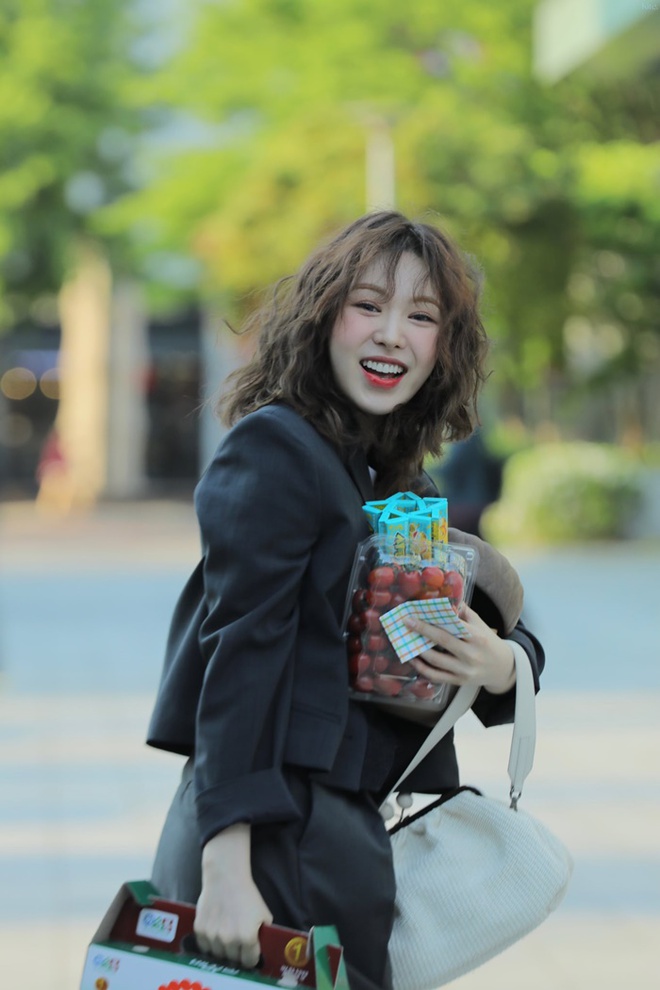 Wendy (Red Velvet) để kiểu tóc bà cô nhưng lại được netizen khen ngợi hết lời vì visual tươi tắn như nước trái cây - Ảnh 5.
