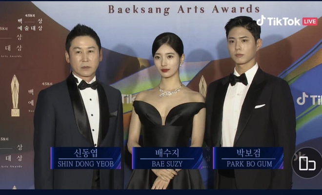 Suzy xinh tựa nữ thần trên thảm đỏ Baeksang, đốt mắt dân tình bên chiếc váy sexy nhưng không phô phang - Ảnh 2.