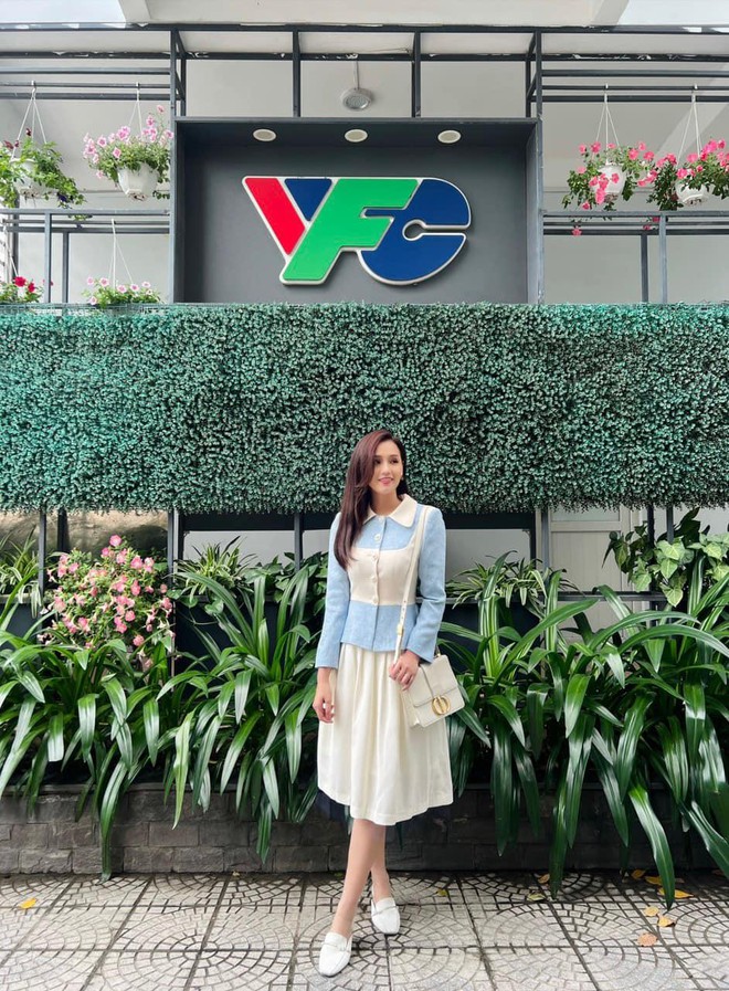 Lộ diện mỹ nhân mặc đẹp nhất phim Việt 2022: Đầu tư hẳn 100 bộ váy sang chảnh hết nấc, nữ chính chịu chi nhất năm đây rồi! - Ảnh 2.