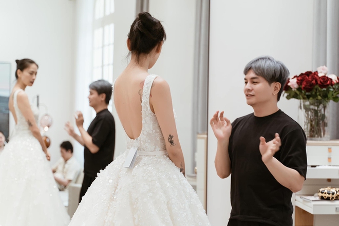 Váy cưới Ngô Thanh Vân hôm nay: Đang kín đáo e ấp bỗng bất thình lình đổi style gợi cảm - Ảnh 7.