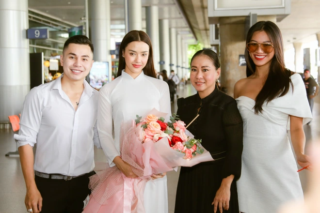 Kim Duyên đón Hoa hậu Hoàn vũ Thái Lan 2020 Amanda Obdam lần đầu đến Việt Nam  - Ảnh 12.