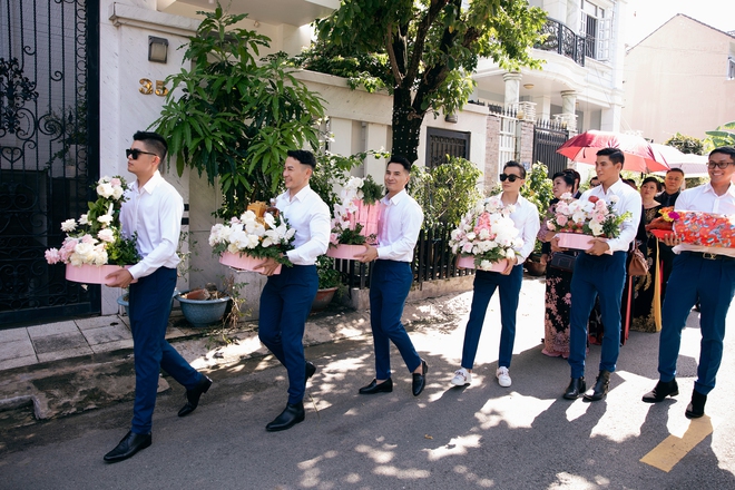 Toàn cảnh lễ rước dâu của Minh Hằng: Chú rể trèo thang hôn cô dâu cực ngọt, đoàn xe nhà trai gồm 12 chiếc - Ảnh 17.