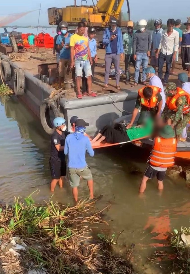 Cứu sống người phụ nữ bỏ lại sổ hộ khẩu, nhảy cầu Cửa Đại - Ảnh 1.