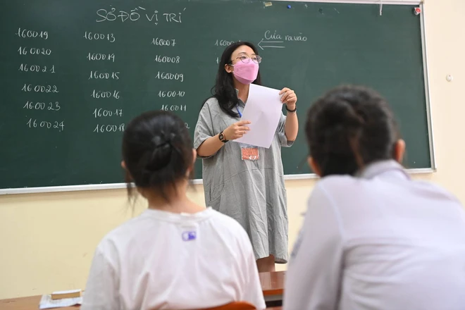 Chùm ảnh: Hơn 106.000 thí sinh làm thủ tục dự thi vào lớp 10 tại Hà Nội - Ảnh 11.