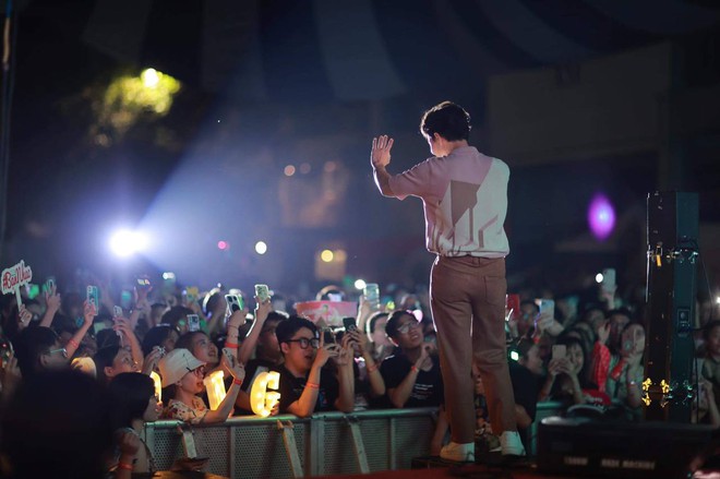 Đêm nhạc Indie ở Hà Nội liên tục gặp sự cố, Hoàng Dũng và các nghệ sĩ bị “bể show”, khán giả bức xúc đòi hoàn tiền - Ảnh 8.