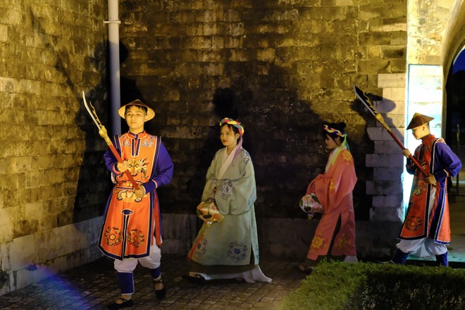 Trải nghiệm tour đêm tại Hoàng Thành Thăng Long và hành trình giải mã bí mật hóc búa  - Ảnh 9.