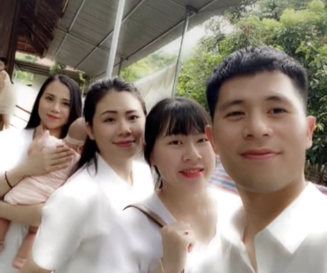 Những hình ảnh trong lễ ăn hỏi của cầu thủ Đình Trọng và Trang Heo bất ngờ được hé lộ - Ảnh 3. Những hình ảnh trong lễ ăn hỏi của cầu thủ Đình Trọng và Trang Heo bất ngờ được hé lộ - Ảnh 3.