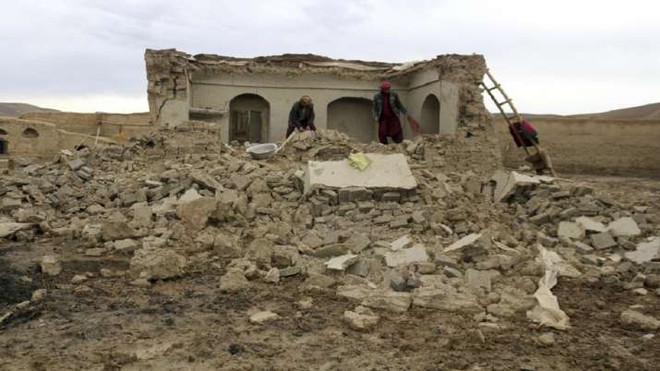 Hình ảnh hiện trường đổ nát sau trận động đất lớn tại Afghanistan khiến ít nhất 280 người thiệt mạng - Ảnh 3.