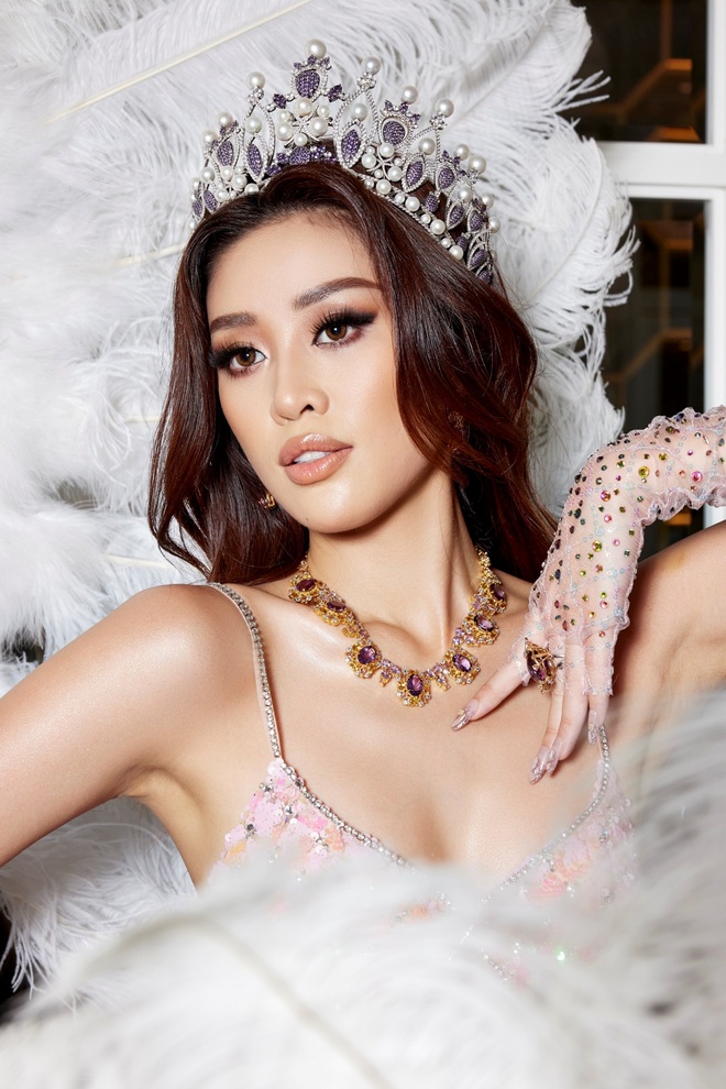 Diện trang sức tiền tỷ, Hoa hậu Khánh Vân chơi lớn những ngày cuối nhiệm kỳ - Ảnh 3.