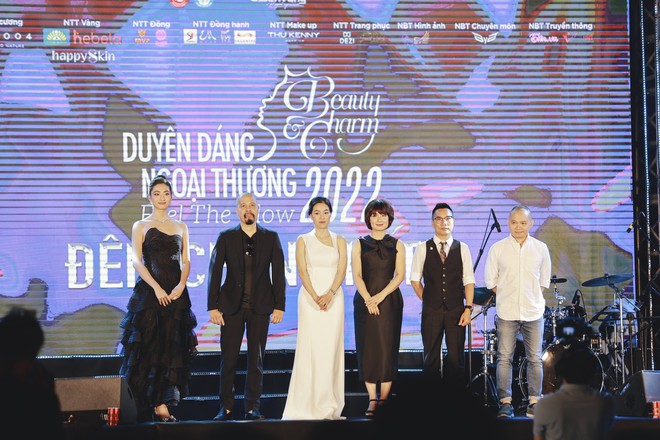 Đã tìm thấy nữ sinh xinh đẹp và duyên dáng nhất ĐH Ngoại thương: Đúng là ngôi trường của các Hoa hậu! - Ảnh 10.