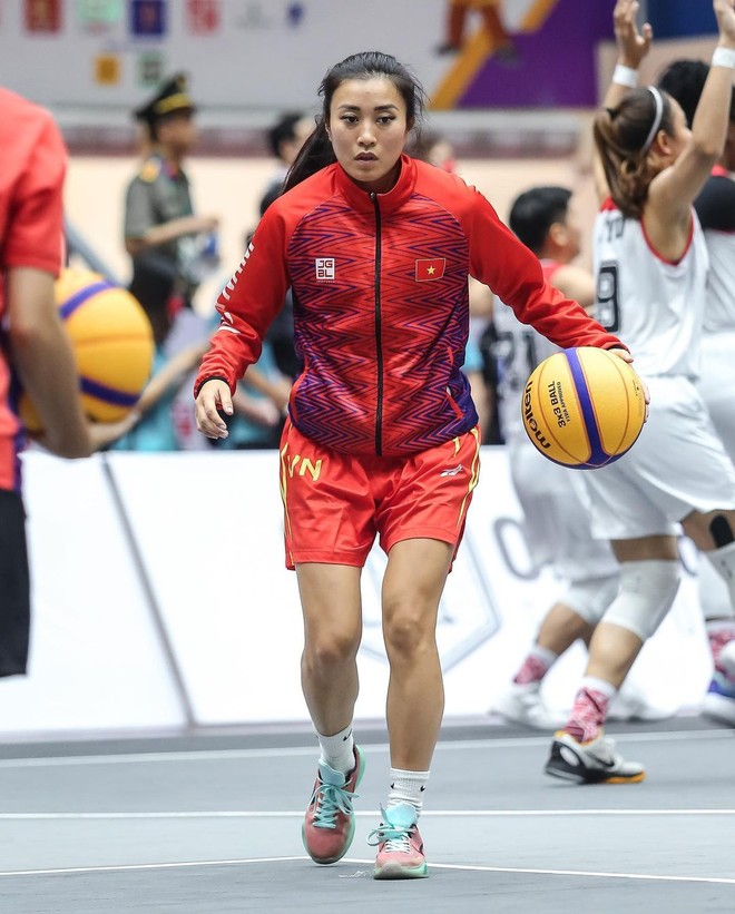 Những cô gái gốc Việt tài năng: Thảo Nhi Lê thi hoa hậu, Trương Twins trở thành hiện tượng bóng rổ - Ảnh 8.