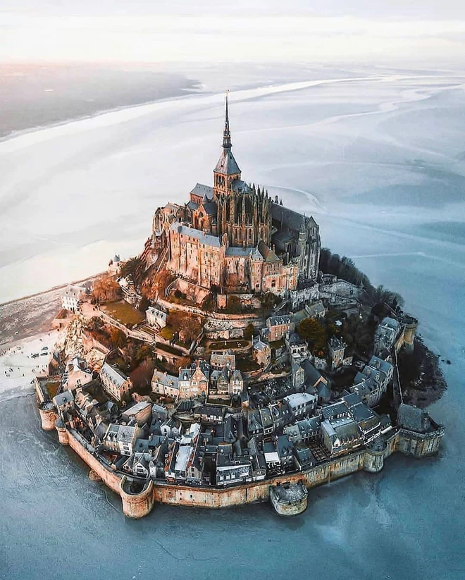 Ngắm lâu đài trên biển có thật ở nước Pháp: Khung cảnh cổ tích choáng ngợp chỉ hiện ra đúng một buổi trong ngày - Ảnh 8.