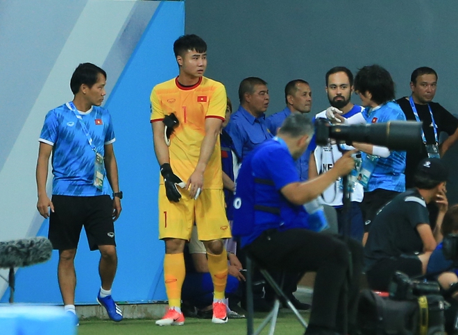 Thủ môn Văn Toản xin lỗi và giải thích về sai lầm trước toàn đội U23 Việt Nam - Ảnh 2.