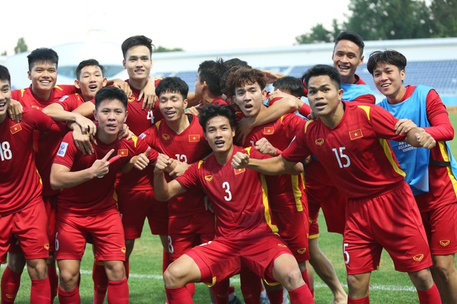 Khoảnh khắc ăn mừng đầy cảm xúc khi Vũ Tiến Long ghi bàn vào lưới U23 Hàn Quốc - Ảnh 4.