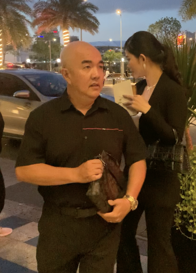 Đám cưới Mạc Văn Khoa: Nghệ sĩ Hoài Linh bất ngờ xuất hiện, dàn sao đình đám hội ngộ - Ảnh 16.