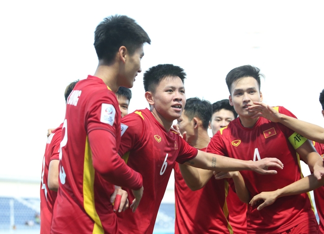 Khoảnh khắc ăn mừng đầy cảm xúc khi Vũ Tiến Long ghi bàn vào lưới U23 Hàn Quốc - Ảnh 5.