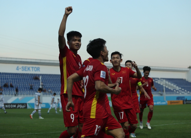 Khoảnh khắc ăn mừng đầy cảm xúc khi Vũ Tiến Long ghi bàn vào lưới U23 Hàn Quốc - Ảnh 7.