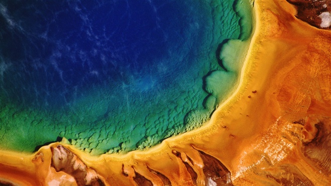 Chiêm ngưỡng hồ nước nóng vô thực như trong phim viễn tưởng, có màu sắc rực rỡ độc nhất thế giới - Ảnh 4.