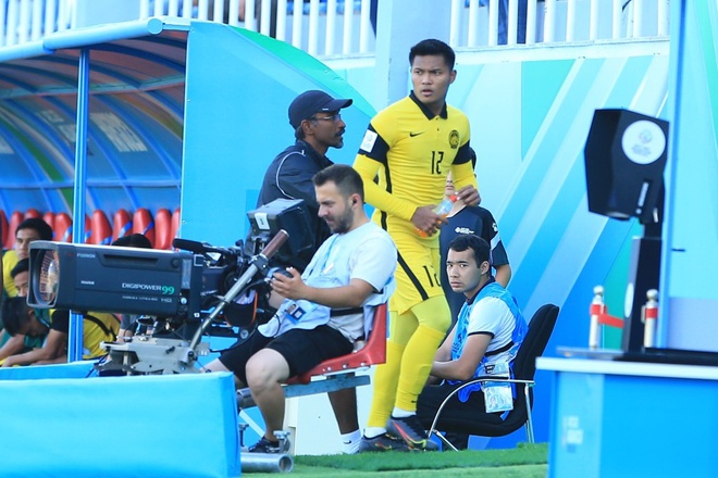 Điểm nhấn trận đấu U23 Việt Nam vs U23 Malaysia: Trọng tài xem VAR 6 phút, thẻ đỏ và phạt đền - Ảnh 9.