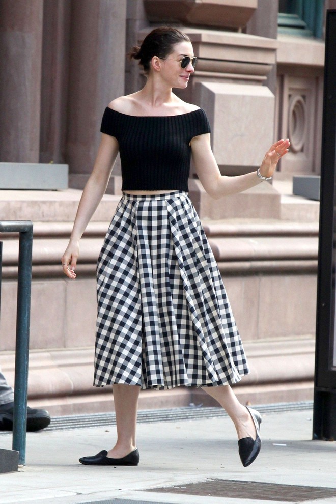 Anne Hathaway mặc đẹp nhờ phối những món đồ đơn giản, bộ nào cũng sành điệu đáng để học theo  - Ảnh 16.