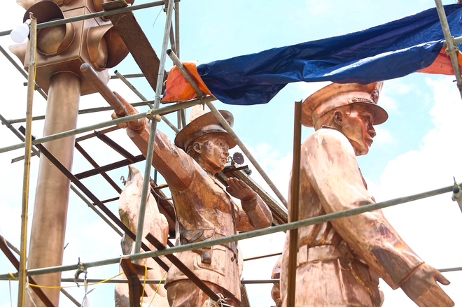Cận cảnh tượng đài các chiến sĩ CSGT và PCCC ở Hà Nội trước ngày khánh thành - Ảnh 3.