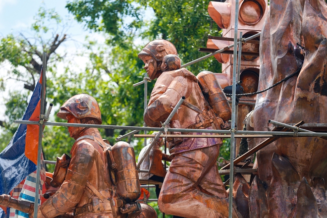 Cận cảnh tượng đài các chiến sĩ CSGT và PCCC ở Hà Nội trước ngày khánh thành - Ảnh 2.