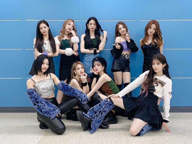 Dân mạng phẫn nộ với phóng viên khi mỉa mai fromis_9 chỉ vỉ nhóm không tháo khẩu trang, còn nhắc tới BTS? - Ảnh 1.