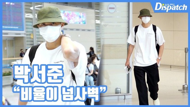 Park Seo Joon như đi catwalk tại sân bay, Mina (TWICE) được dàn vệ sĩ hộ tống vẫn lép vế trước sắc vóc của em gái BTS - Ảnh 2.