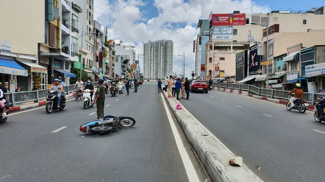 TP.HCM: Đột ngột ngã sang phần đường ngược chiều, người đàn ông va chạm với xe máy tử vong  - Ảnh 2.