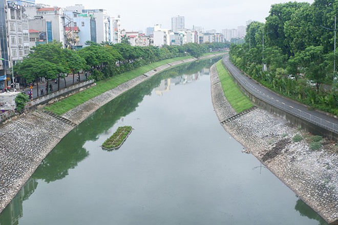 Hà Nội lại tìm cách giải cứu sông Tô Lịch: Biến con sông trở thành công viên tâm linh, chống ngập và làm cao tốc ngầm có khả thi? - Ảnh 2. Hà Nội lại tìm cách giải cứu sông Tô Lịch: Biến con sông trở thành công viên tâm linh, chống ngập và làm cao tốc ngầm có khả thi? - Ảnh 2.