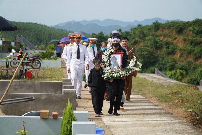 Con gái cố NS Giang Còi: Cho đến bây giờ, gia đình mới tìm được chỗ chôn cất ba - Ảnh 4.