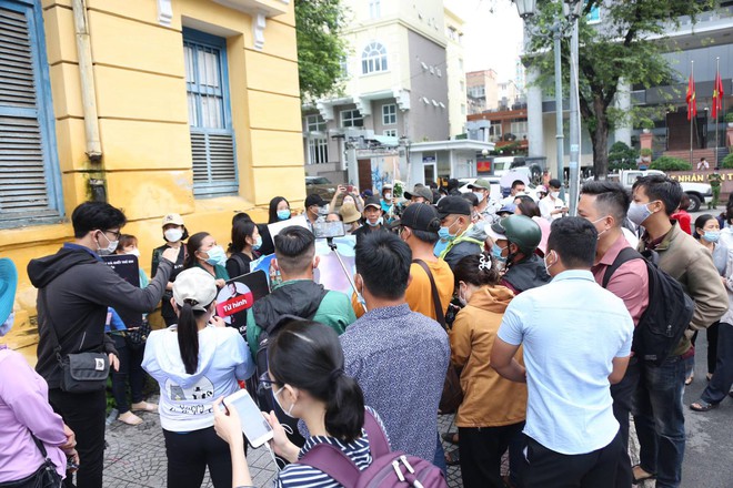 Trước giờ diễn ra phiên xử bé gái 8 tuổi bị dì ghẻ bạo hành đến tử vong: Người dân chờ một bản án công bằng? - Ảnh 8. Trước giờ diễn ra phiên xử bé gái 8 tuổi bị dì ghẻ bạo hành đến tử vong: Người dân chờ một bản án công bằng? - Ảnh 8.