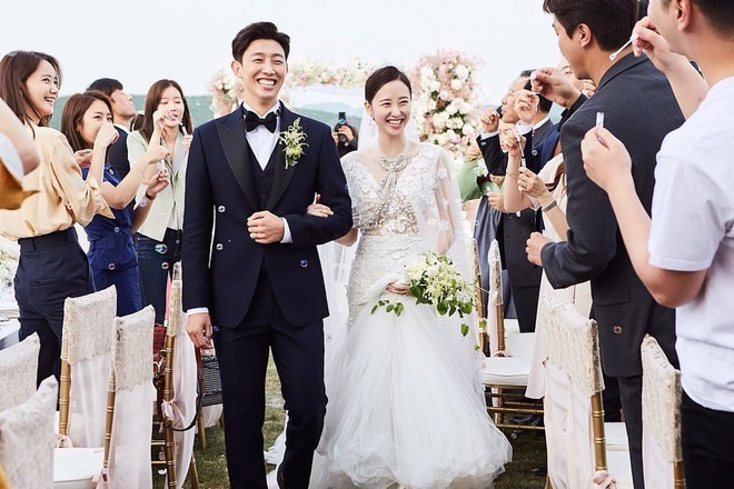Đám cưới gây sốt của tài tử nổi tiếng nhất hiện nay: Yoona, Park Seo Joon và dàn sao khủng tề tựu, đến ảnh cưới cũng độc nhất vô nhị - Ảnh 4.