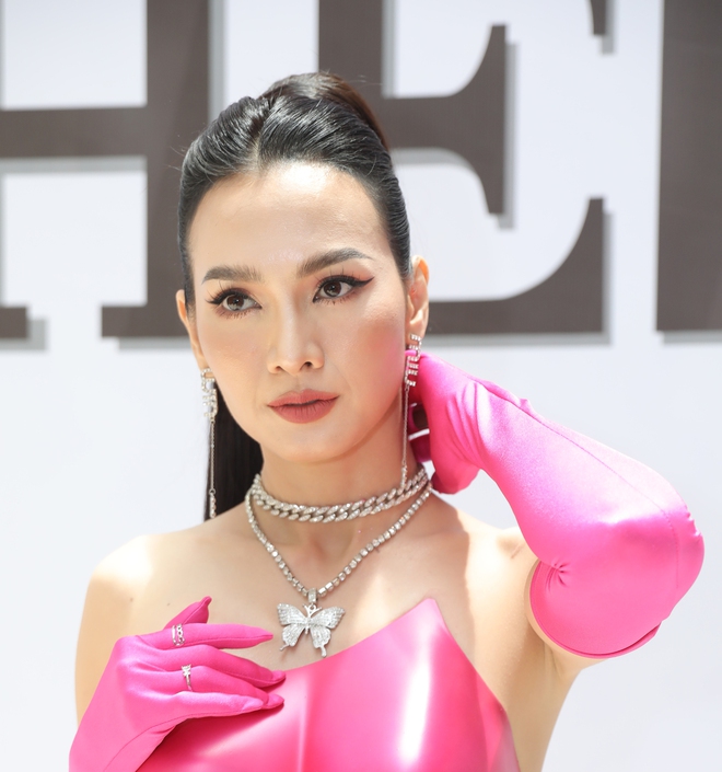 Bộ tứ HLV The Face tại tuyển sinh miền Bắc: Kỳ Duyên - Minh Triệu cuốn hút với đồ đôi cực ngầu - Ảnh 3.